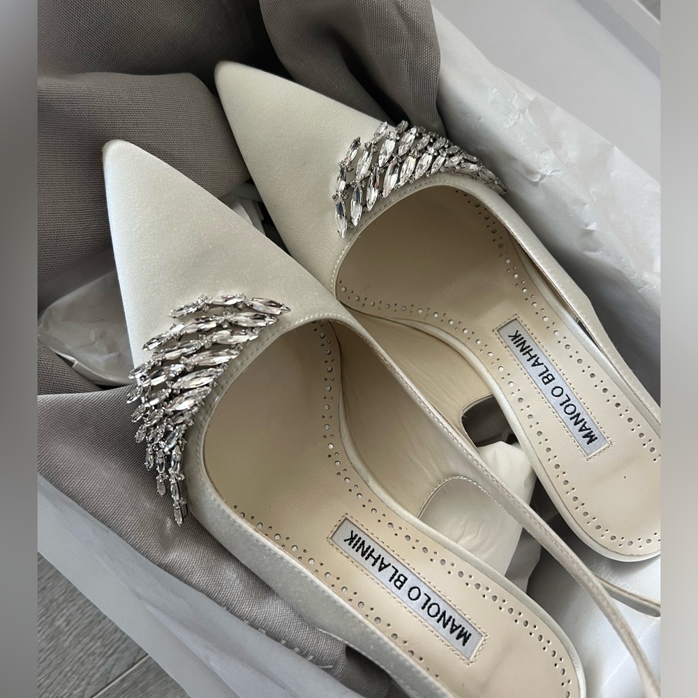 Manolo blahnik terala cream white sling back pumps 35.5